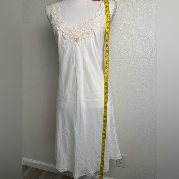 Vintage Christian Dior White Lace-Trim Chemise Size 34 or Size Small - Picture 7 of 13
